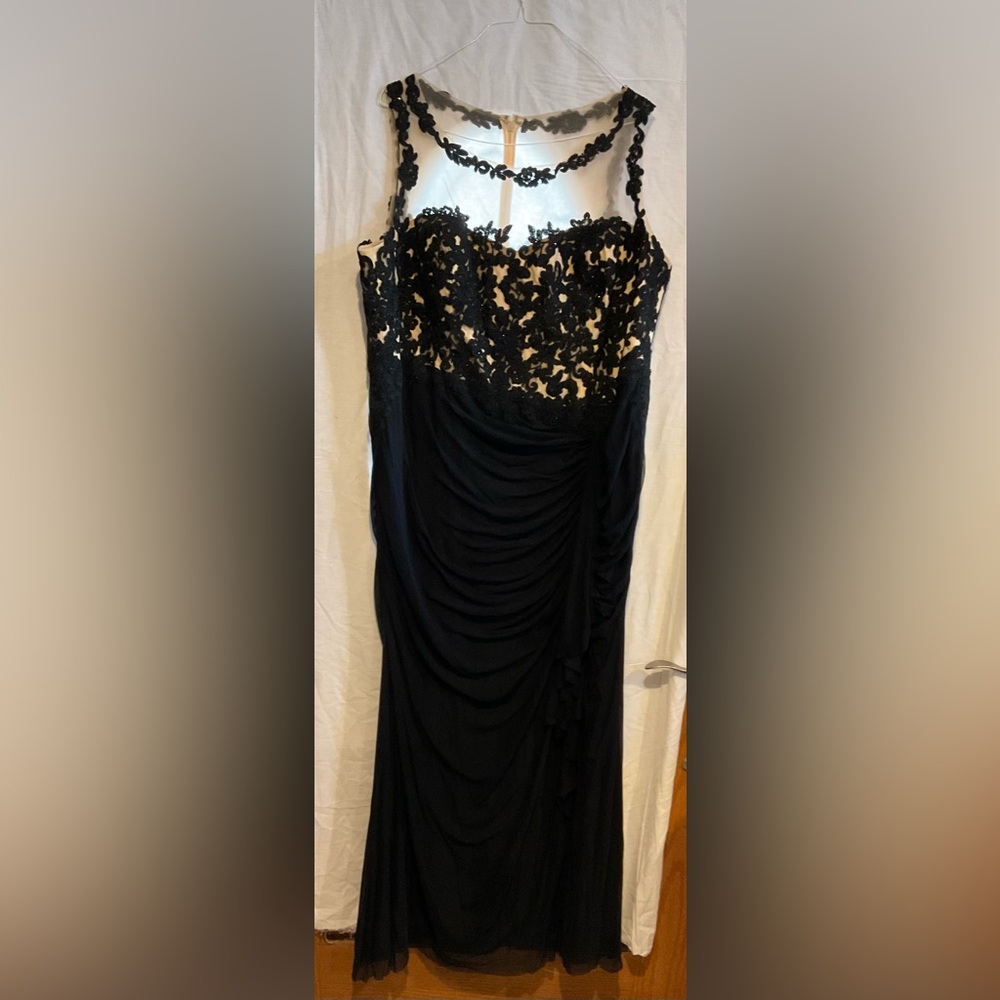 Sz 24w Black and nude sequin gown